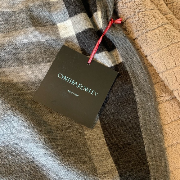 Cynthia Rowley Poncho - Picture 4 of 5